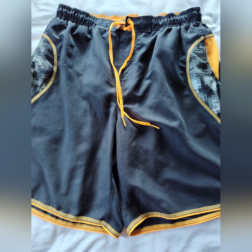 NIKE Men's Swim Trunks. Size XL.  Drawstring Waist.  Lined Inside.